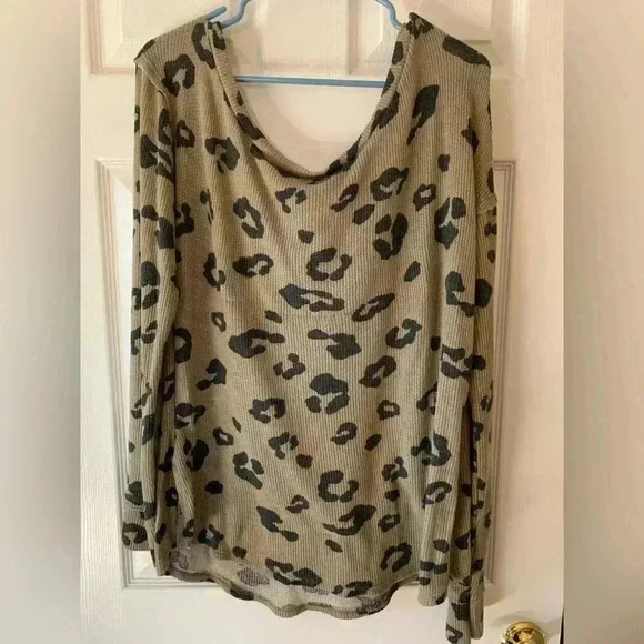 Woman’s Together Clothing Cheetah Print Sweater - Picture 4 of 4